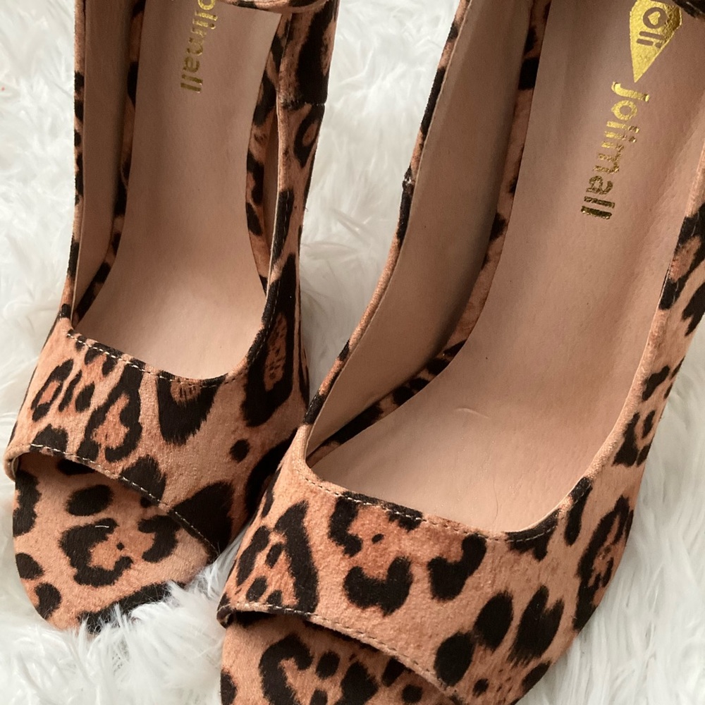 ⭐️$3⭐️ NWOT Sexy Leopard Print Stiletto Heels